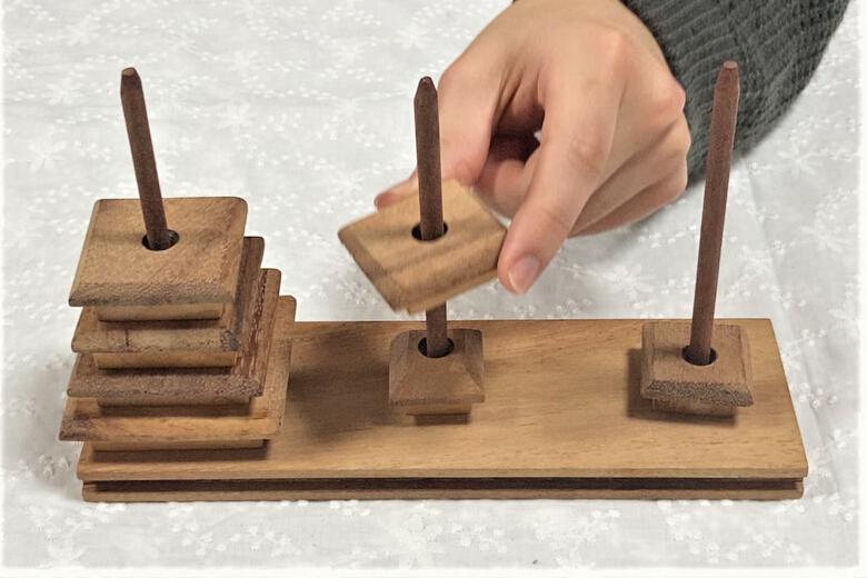 ハノイの塔ルール２小さい段の上に大きい段を乗せたらダメ