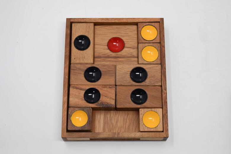 箱入り娘の初期配置の例2(難易度ふつう)