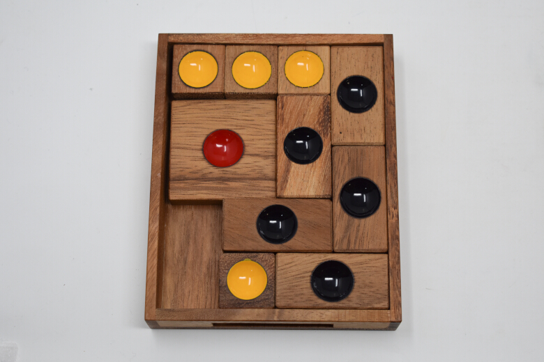 箱入り娘の初期配置の例3(難易度難しい)